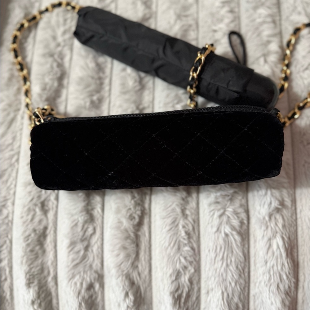 Quilted umbrella bag w elegant crossbody chain